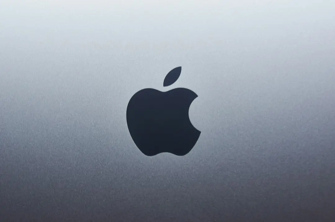 Apple recrutează șeful de litigii de la Meta pentru a-și întări armata legală