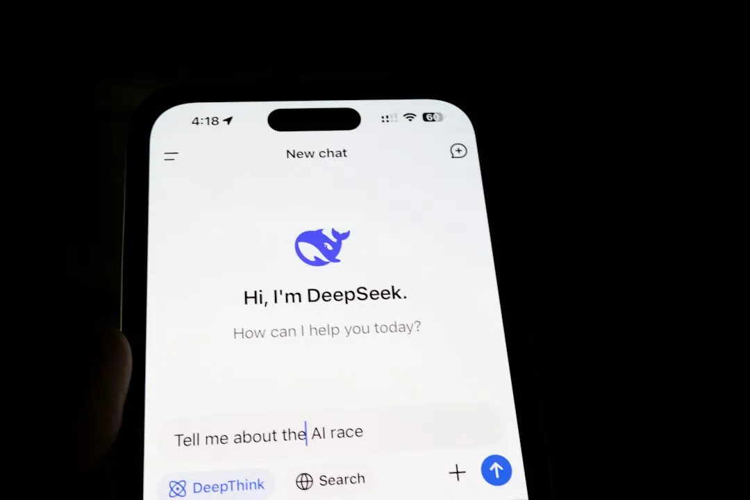 DeepSeek lansează unelte web pentru dezvoltatorii de inteligență artificială