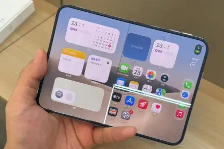 iPhone Duo: Crăpături lângă șarnir la primele unități?