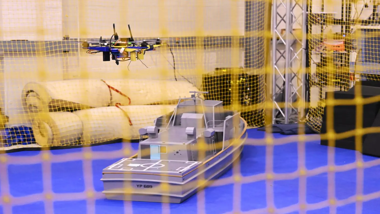Dronele Marinei SUA aterizează pe nave în mișcare, fără GPS