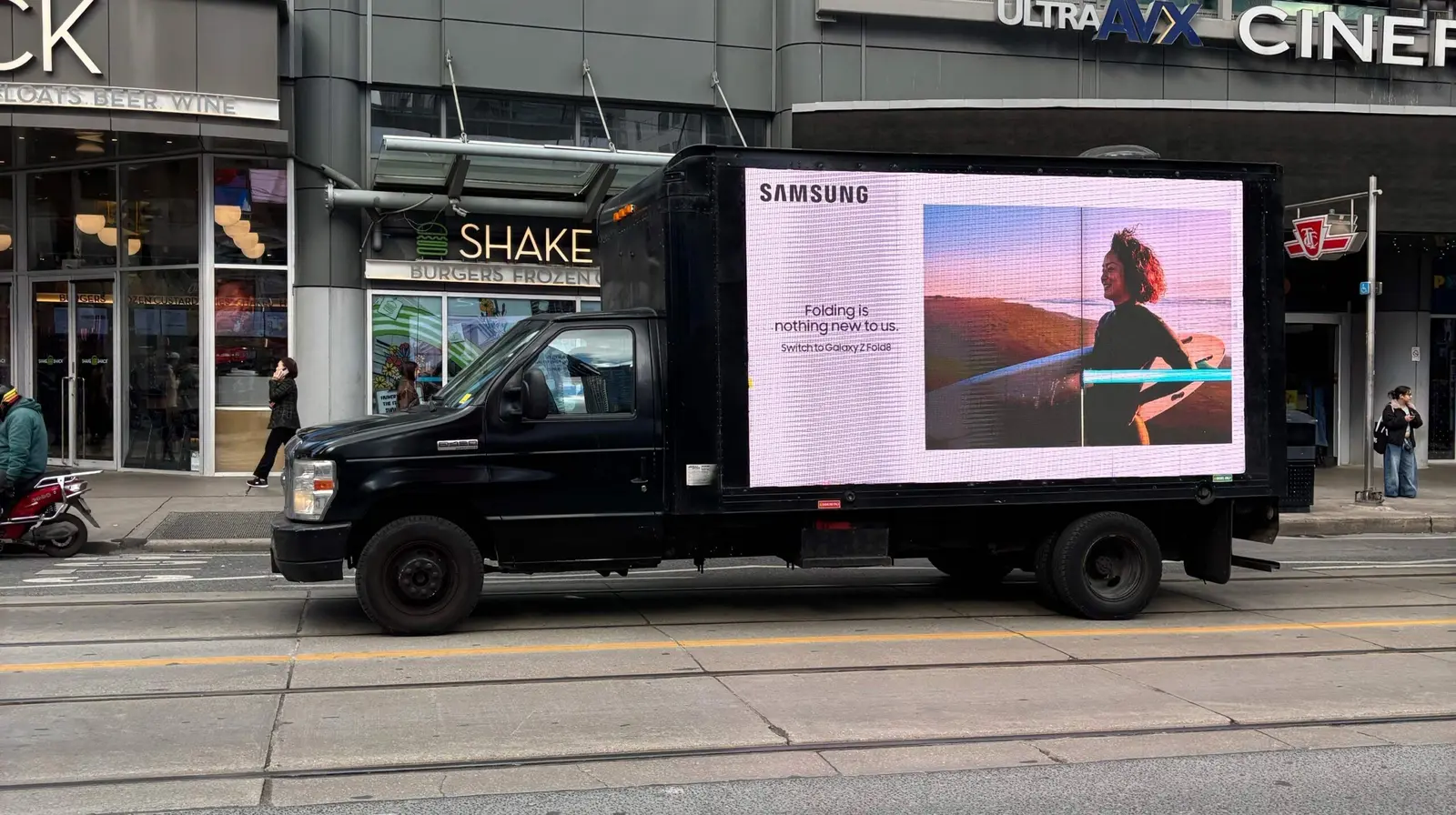 Samsung țintește Apple cu campania „Crackgate