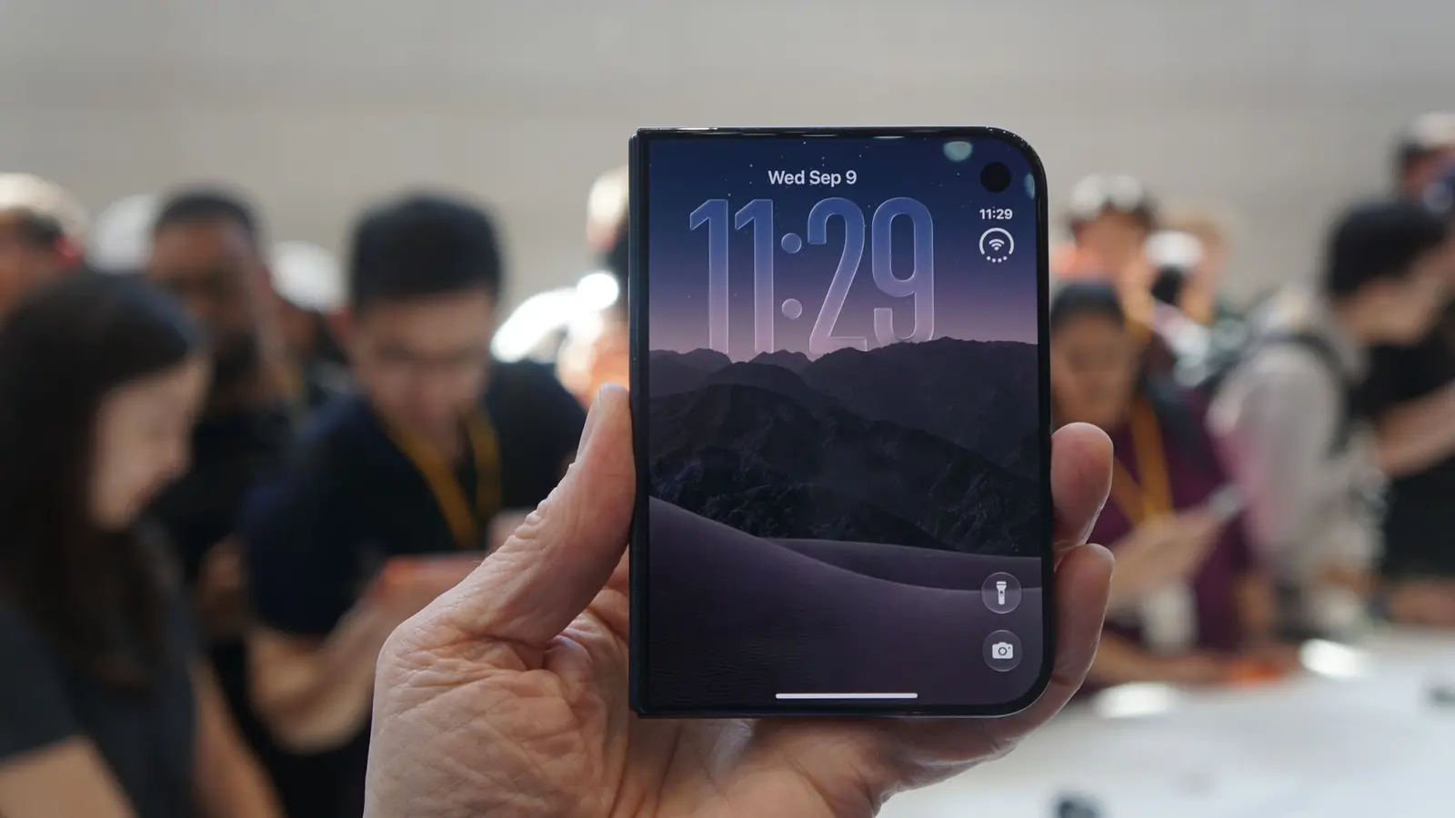 Când va fi disponibil pe scară largă iPhone Duo în magazinele Apple?